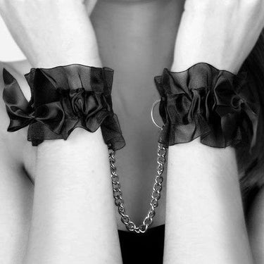 Polsini in organza e raso per seduzione e bondage raffinato